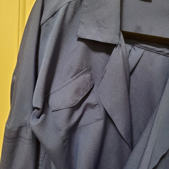 10/$30  ๐   like new beautiful oversized top  - Cobalt - Picture 4 of 10